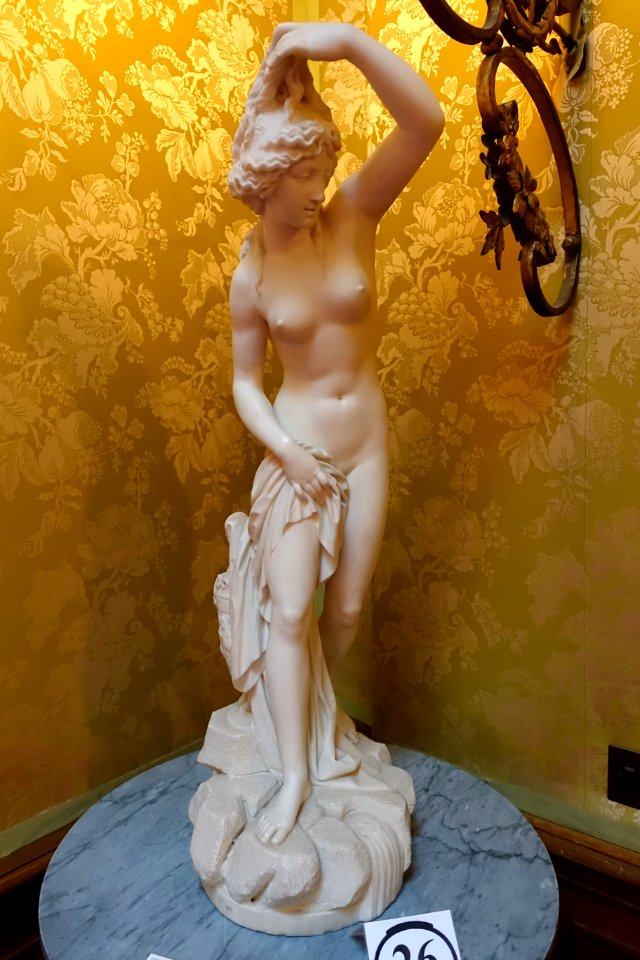 Bathing nymph, sculptor unknown, France, 1800-1900 - Waddesdon Manor - Buckinghamshire, England - DSC07762
