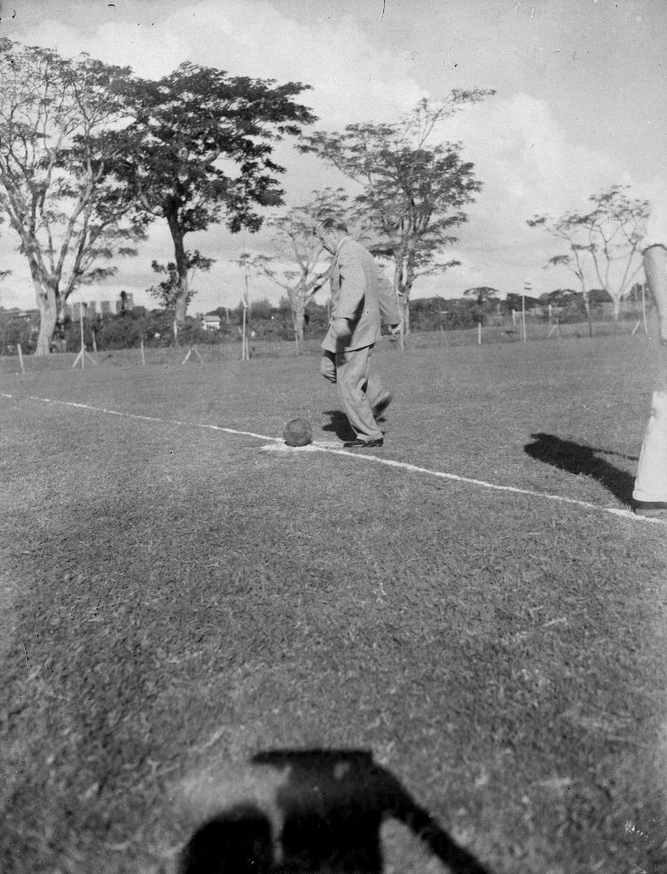 Batavia op het voetbalveld Decapark werd de wedstrijd Militair Hospitaal I – Mi, Bestanddeelnr 13586