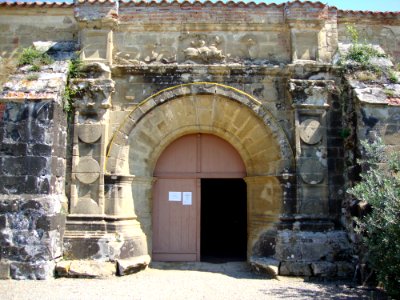 Bassoues (Gers) Basilique St.Fris, entrée