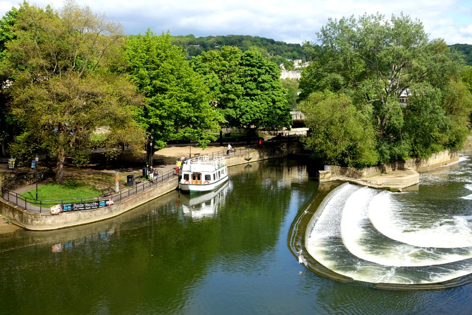 Bath Weir with pleasure boat - Bath, England - DSC09885