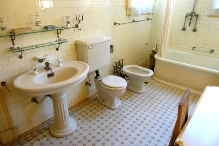 Bathroom - Haas-Lilienthal House - San Francisco, CA - DSC05076