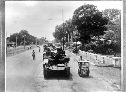 Batavia. Intocht Britse troepen met Stuart-tanks, Bestanddeelnr 935-3384