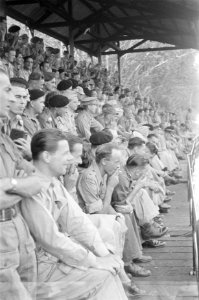 Bataljon Zeeland (II-14 R.I.) van de U-Brigade neemt afscheid Tribune met publ, Bestanddeelnr 480-3-6