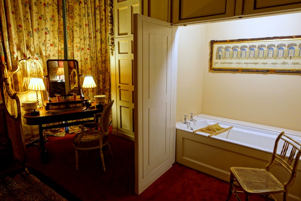 Bath - Marquis and Marchioness of Normanby Bedrooms - Chatsworth House - Derbyshire, England - DSC03322