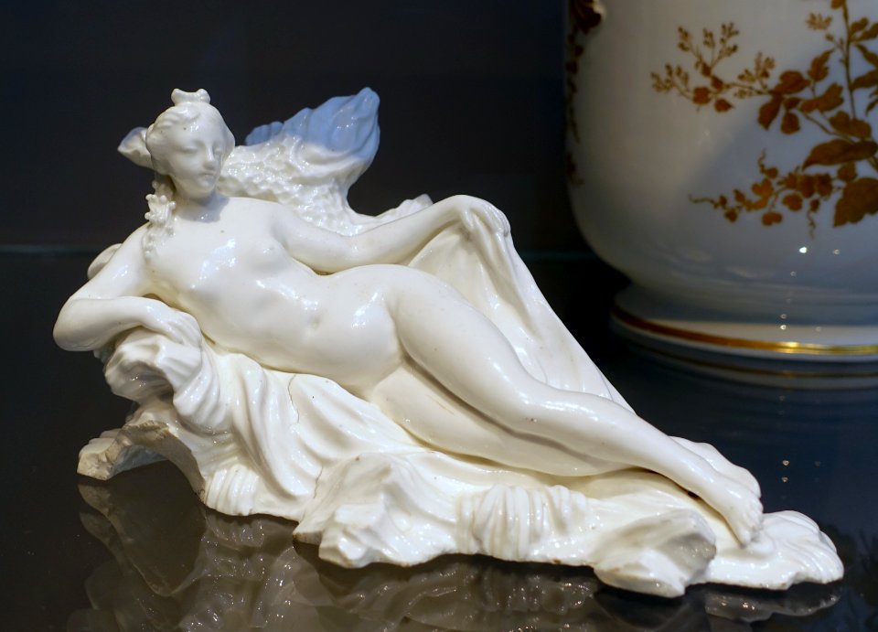 Bather and Sleeping woman, 2 of 2, Vincennes Porcelain Factory, c. 1747-1752, soft-paste porcelain - Wadsworth Atheneum - Hartford, CT - DSC05261