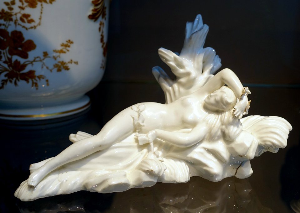 Bather and Sleeping woman, 1 of 2, Vincennes Porcelain Factory, c. 1747-1752, soft-paste porcelain - Wadsworth Atheneum - Hartford, CT - DSC05258