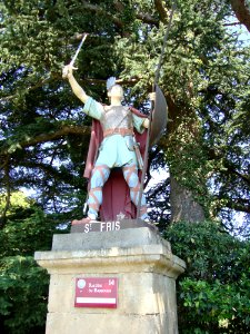Bassoues (Gers) statue St.Fris sortie sud-ouest du village