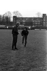 Bayer-Munchen traint in Olympisch Stadion, G Muller en trainer Udo Katlek, Bestanddeelnr 926-2637