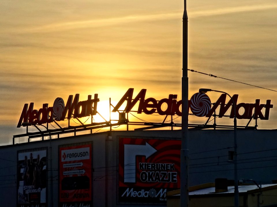 Bdg MediaMarkt neon1 12-2013