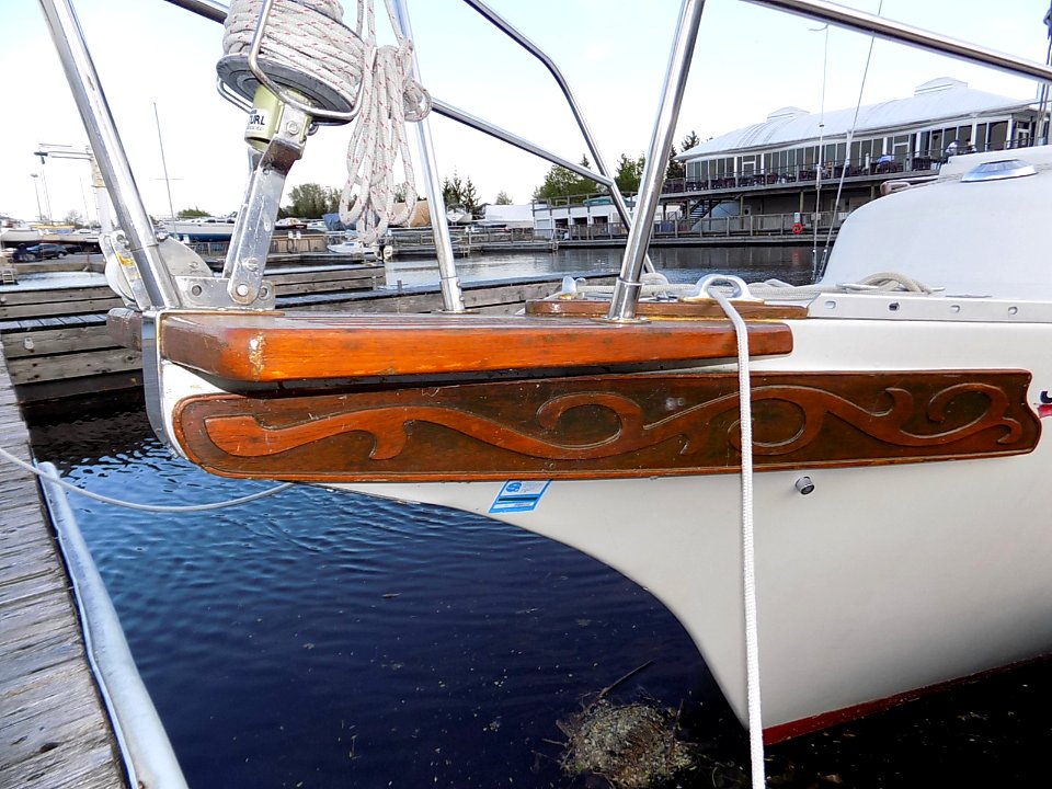 Bayfield 25 Pau Wow bowsprit and trailboard 0439