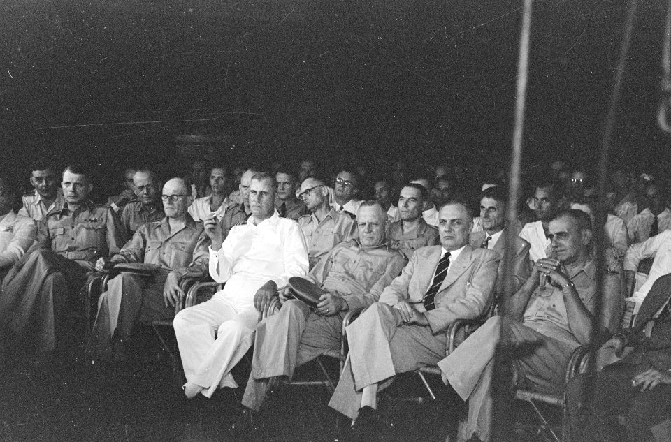 Batavia Op 3 mei 1948 vond in de Chr. HBS aan de Oranje-Boulevard de uitreiking…, Bestanddeelnr 1647-1-1