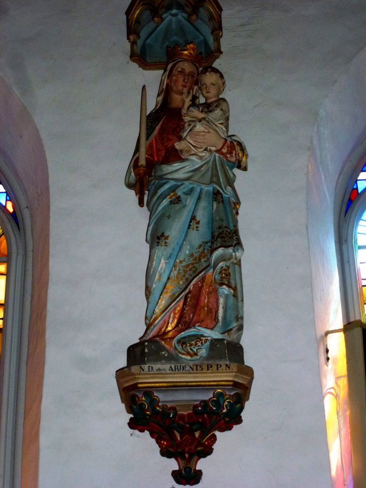 Bayenghem-lès-Éperlecques (Pas-de-Calais) église statue N.D. des Ardents