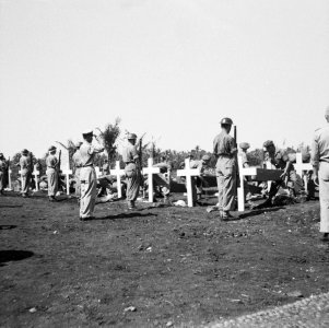 Batavia Op 5 April vond een massale herbegrafenis van oorlogsslachtoffers plaat…, Bestanddeelnr 1611-6-6