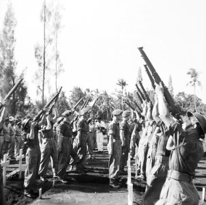 Batavia Op 5 April vond een massale herbegrafenis van oorlogsslachtoffers plaat…, Bestanddeelnr 1611-1-7