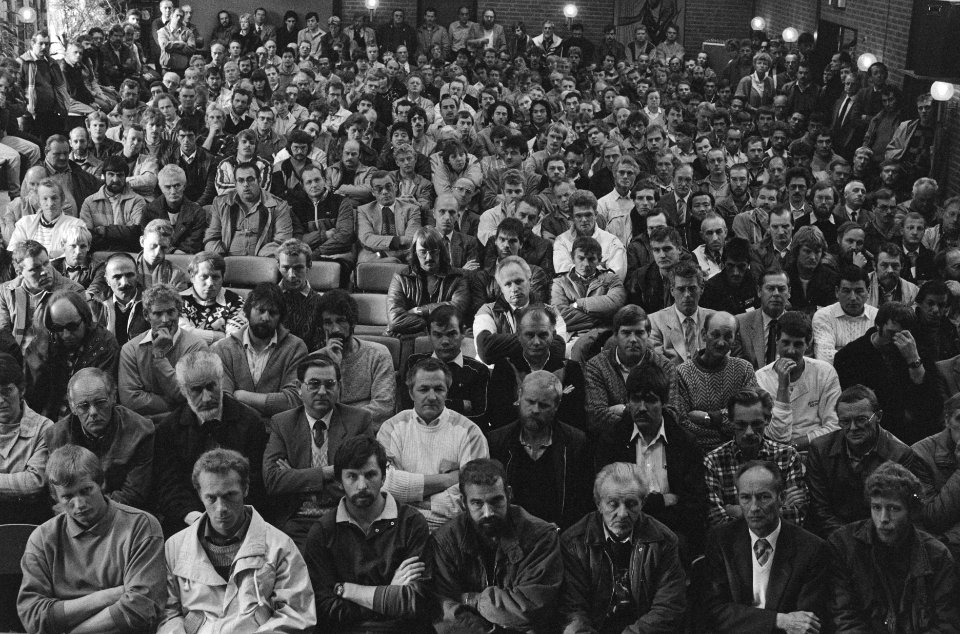 Batavus-werknemers bijeen om te vernemen hoe de toekomst hun bedrijf eruit zal g, Bestanddeelnr 933-7940