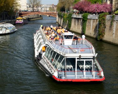 Bateau-Mouche Notre-Dame