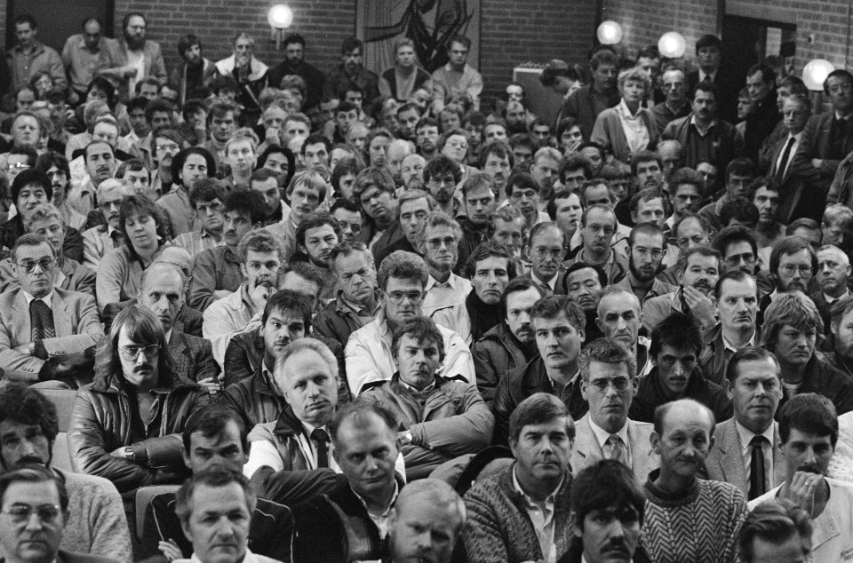 Batavus-werknemers bijeen om te vernemen hoe de toekomst hun bedrijf eruit zal g, Bestanddeelnr 933-7942