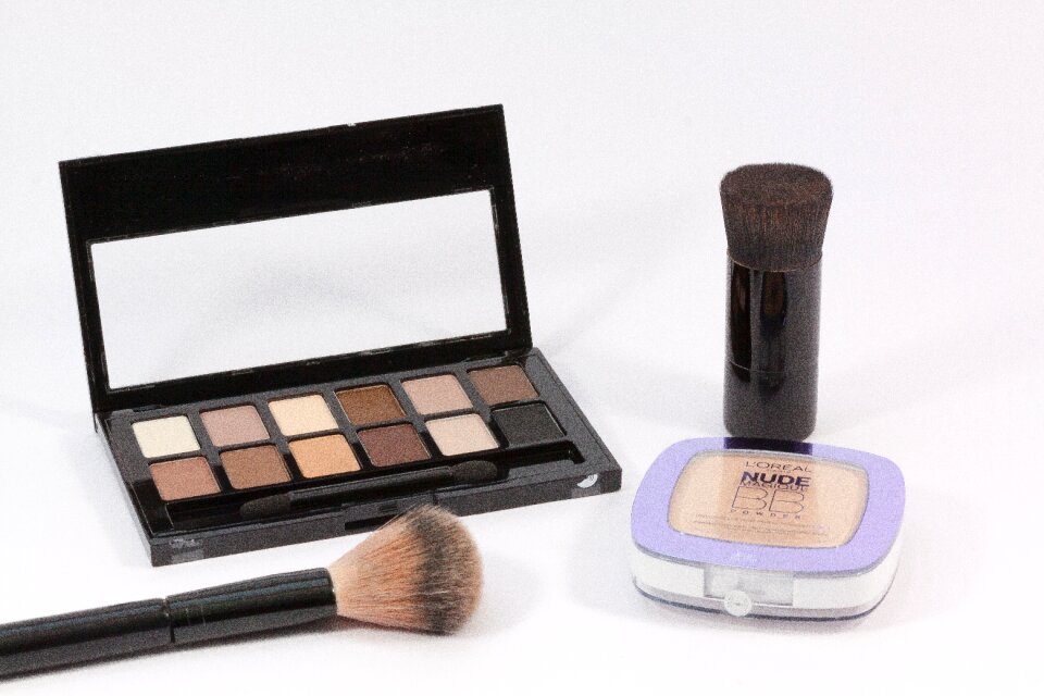Makeup eye shadow structure