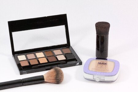 Makeup eye shadow structure
