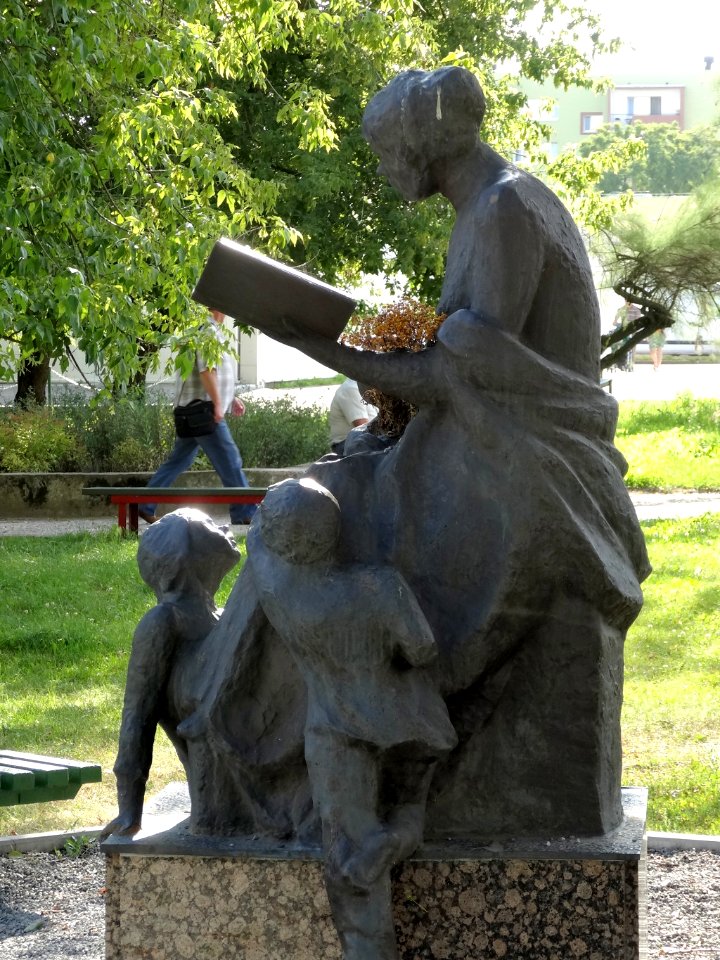 Bdg pomnikMKonopnickiej 2 07-2013