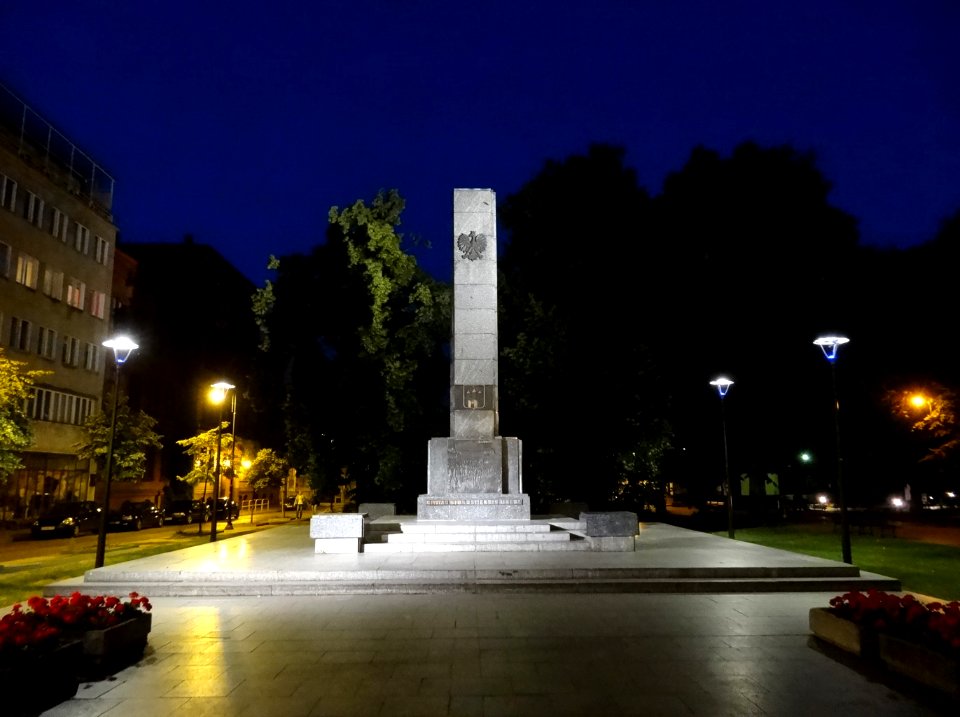 Bdg pomnikWolnosci noc 2 07-2013