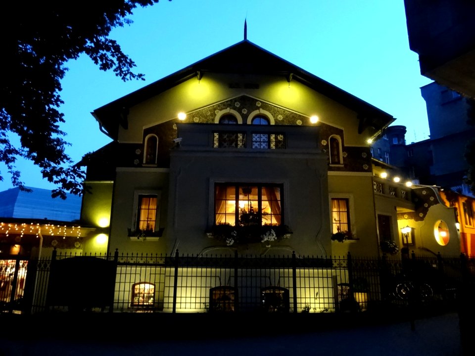 Bdg villaSecesja noc 07-2013