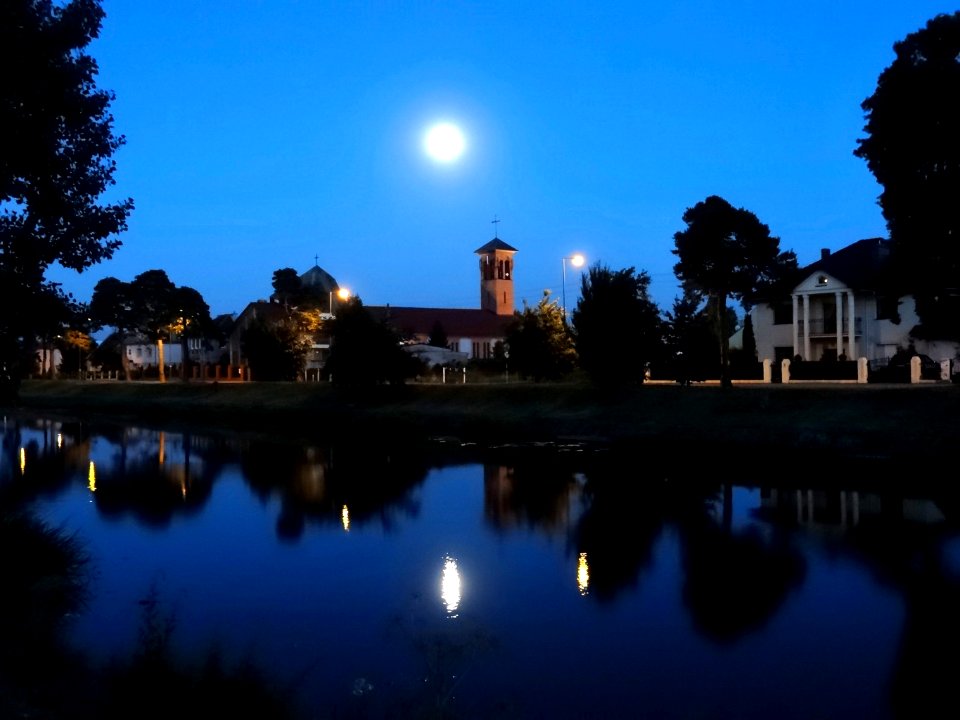 Bdg church MB Karmel moon 3 07-2014