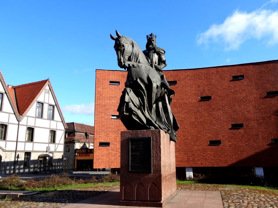 Bdg KazWlkmonument 4 4-2015