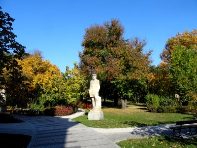 Bdg JanKochanowski park 10-18 2