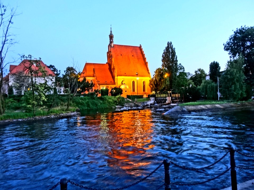 Bdg Katedra noc poz 4 07-2013