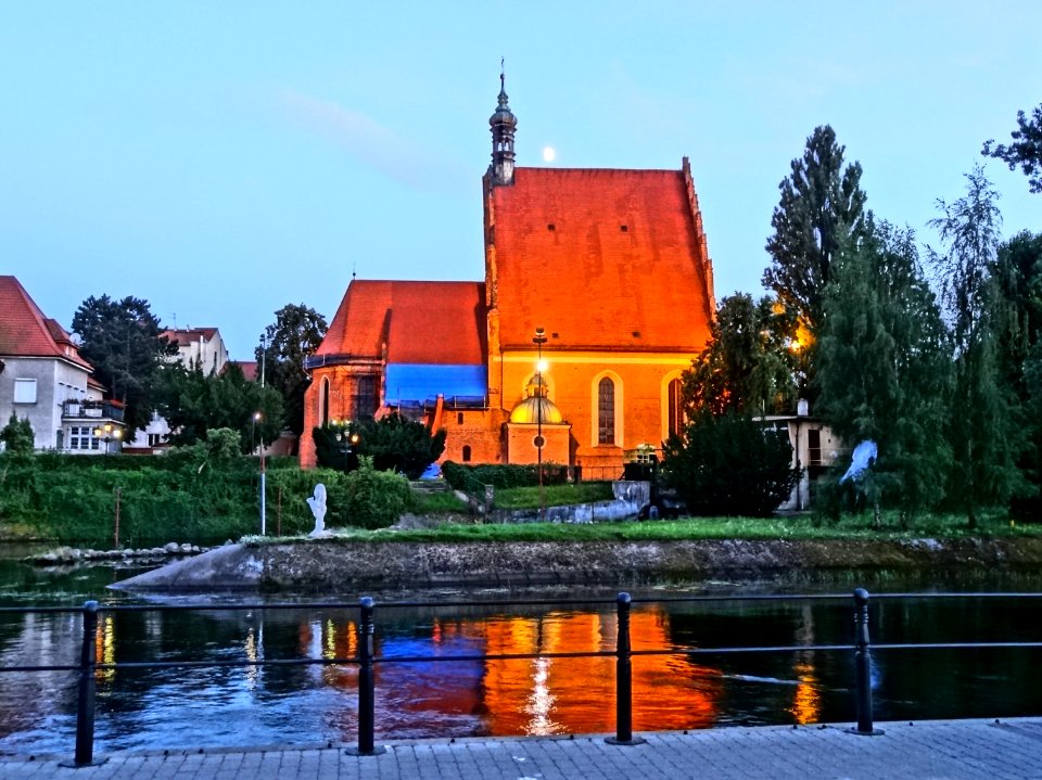 Bdg Katedra noc poz 5 07-2013