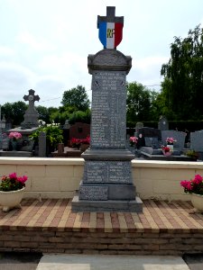 Bailleul-lès-Pernes (Pas-de-Calais, Fr) monument aux morts