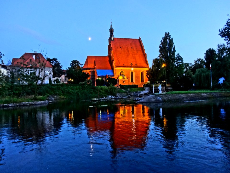 Bdg Katedra noc poz 6 07-2013