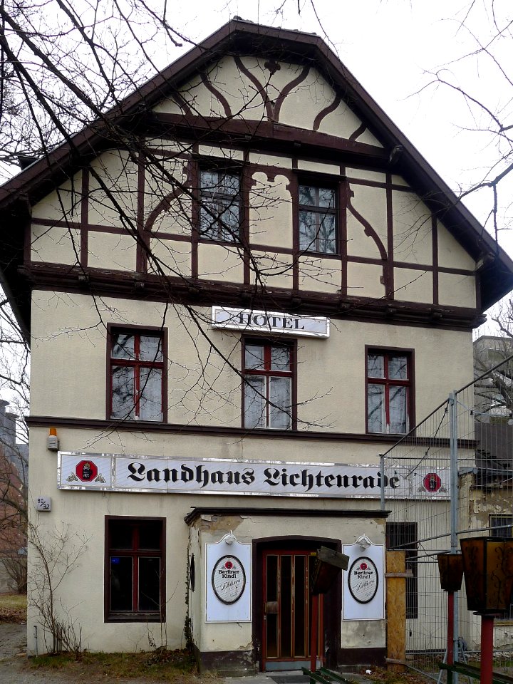 Bahnhofstraße 30-32 (Lichtenrade)