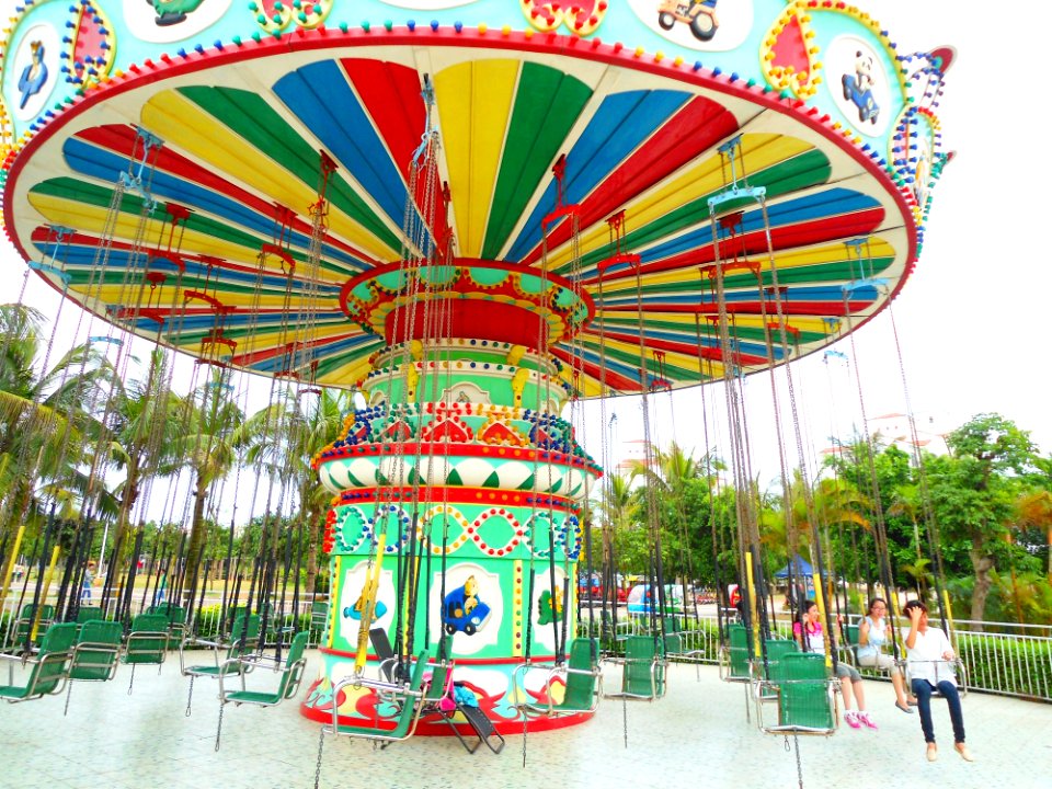 Baishamen Park - amusement park - swing ride - 01
