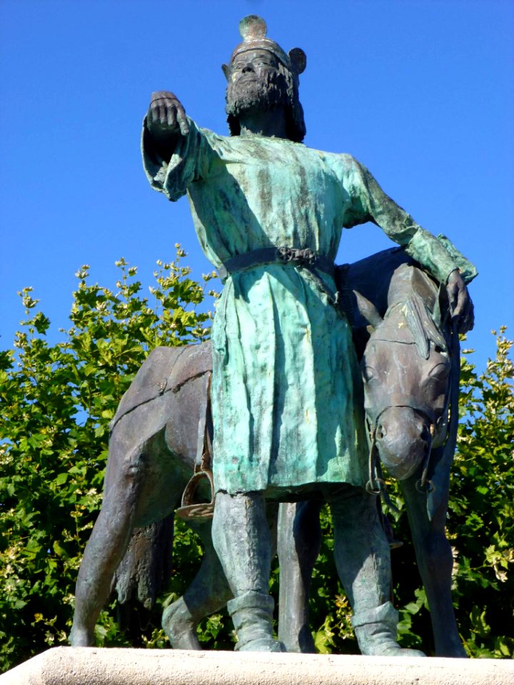 Baiona - Monumento a Alfonso IX de León 2
