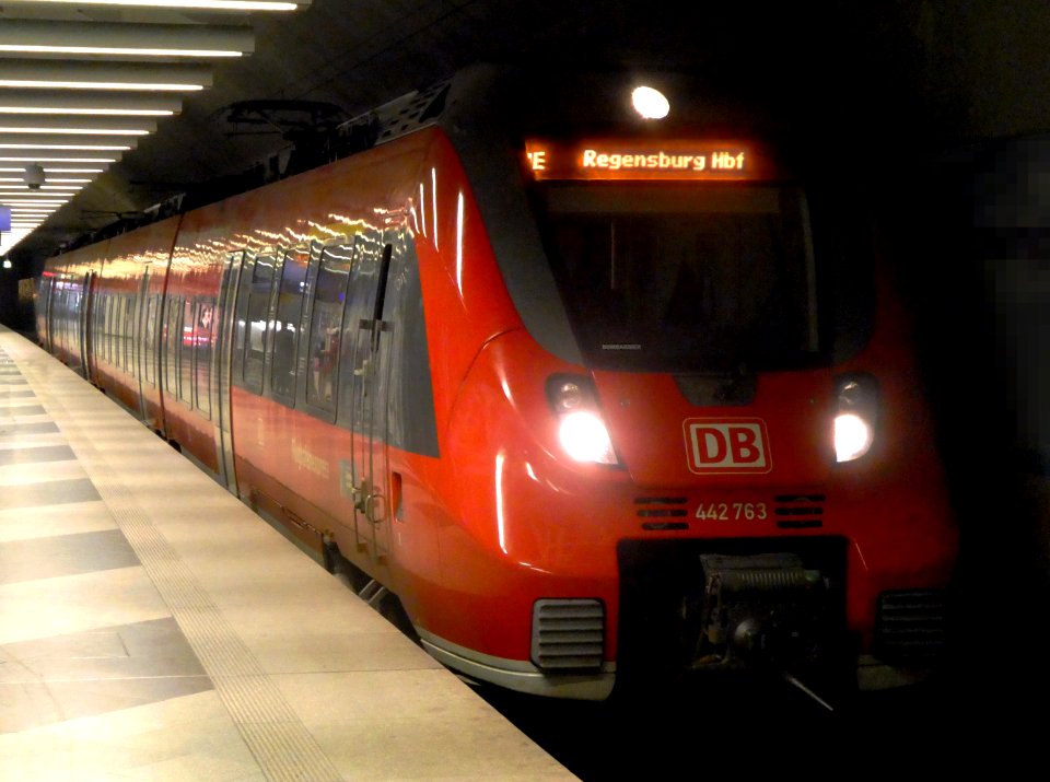 Bahnhof Flughafen München, Zug nach Regensburg, 2