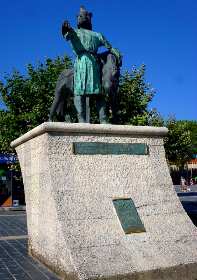 Baiona - Monumento a Alfonso IX de León