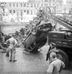 Baggermolen vangt 2,5 jaar oud vermiste auto in de Nieuw Keizersgracht, Bestanddeelnr 911-6641