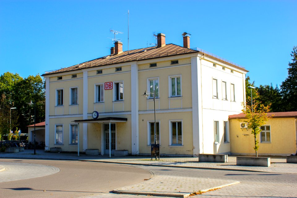 Bahnhof Friedberg (Bayern) - Seitlich 2016