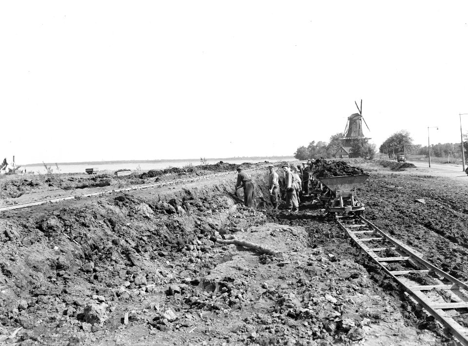 Baggerwerkzaamheden, arbeiders, plassen, kralingsche plas, Bestanddeelnr 162-1389