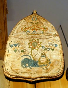 Bag with lion, Västergötland, 1750-1790, leather, silk embroidery - Nordiska museet - Stockholm, Sweden - DSC09894