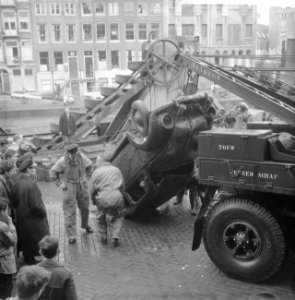 Baggermolen vangt 2,5 jaar oud vermiste auto in de Nieuw Keizersgracht, Bestanddeelnr 911-6640
