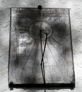 Bad Wünnenberg - St. Antonius - Sonnenuhr