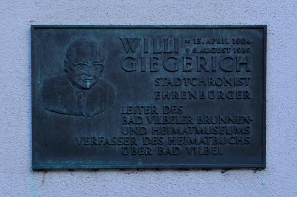 Bad Vilbel, Rathaus, Tafel Giegerich