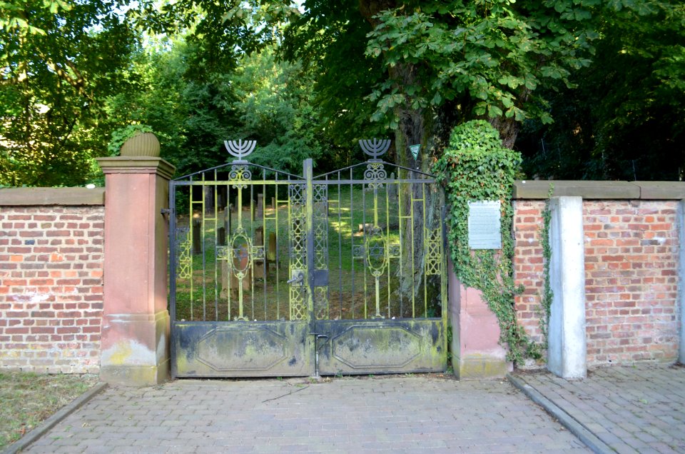 Bad Vilbel, Jüdischer Friedhof, Tor