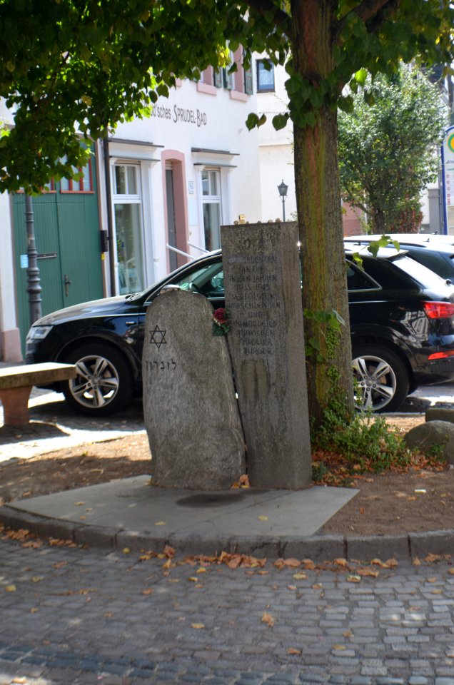 Bad Vilbel, Denkmal ermordete Juden
