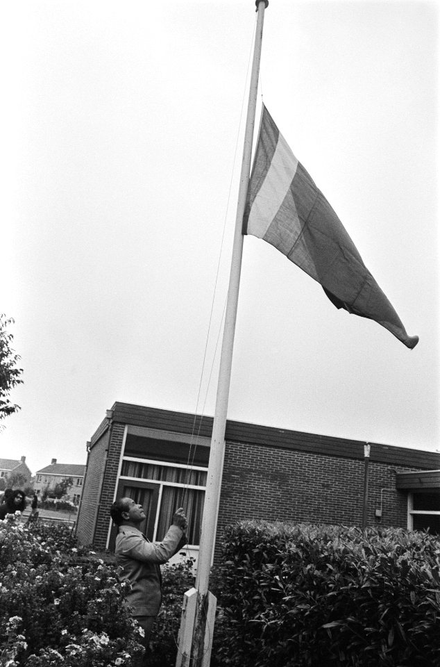 Badan Persatuan , Assen hijsen Molukse vlag, Bestanddeelnr 929-3060