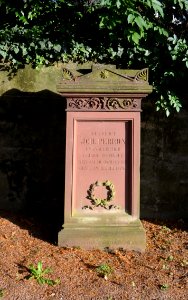 Bad Vilbel, Friedhof, Grabstein Perron