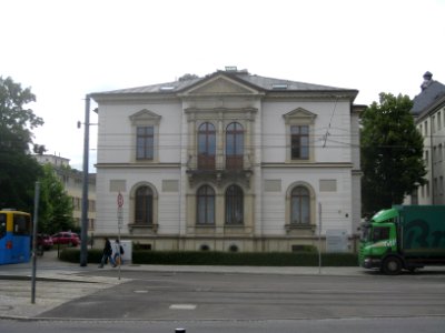 Bahnhofstraße 8